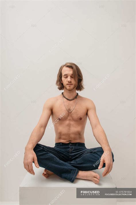 Man Sitting Cross Legged Pictures, Images and Stock。